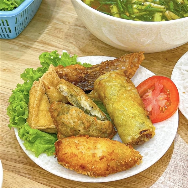 Bún cá chấm Hằng